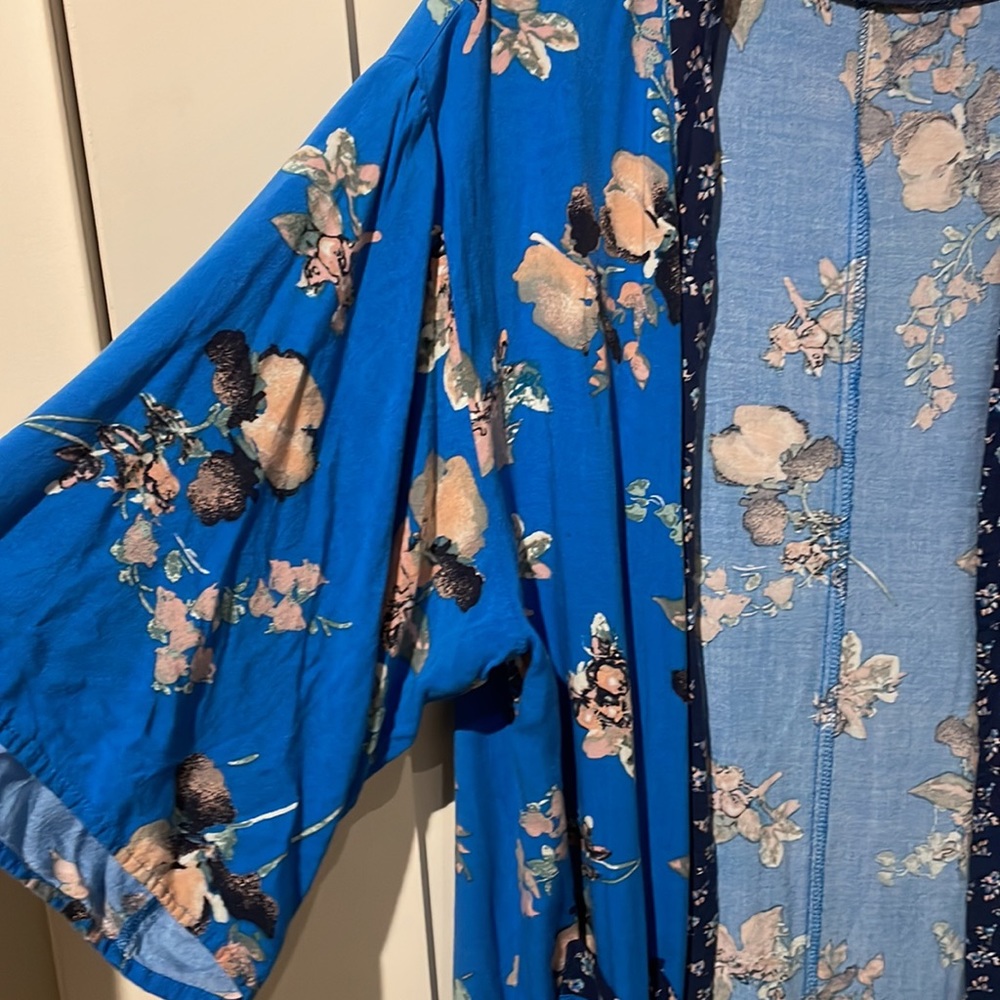 Blue Flowered Robe - Picture 3 of 5